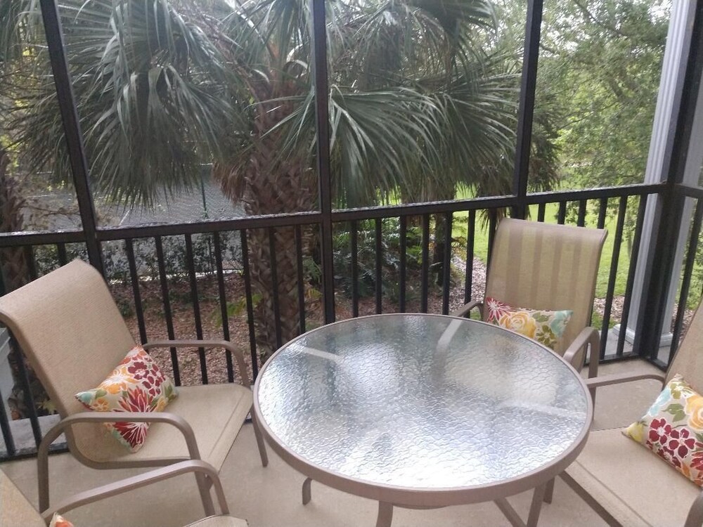 Designer Renovated Apartment in beautiful tropical setting