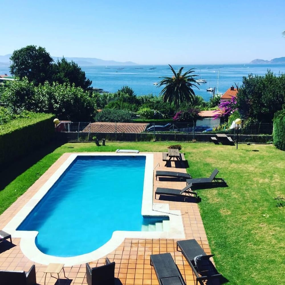 Hostel Limens Beach Center in Cangas de Morrazo, Spain