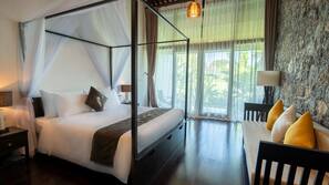 Minibar, in-room safe, desk, free WiFi