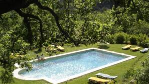 Seasonal outdoor pool, sun loungers