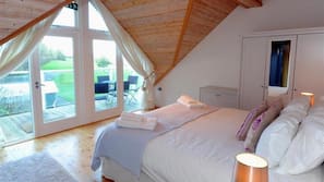 3 bedrooms, free WiFi, linens