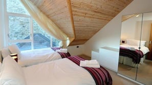 3 bedrooms, free WiFi, linens