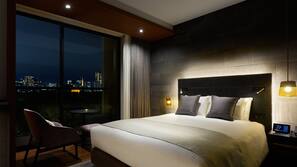 In-room safe, desk, free WiFi