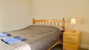 2 bedrooms, linens