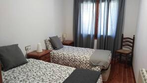 4 chambres, fer et planche à repasser, accès Internet, draps fournis