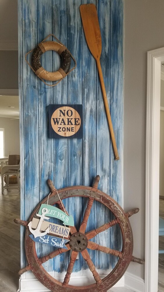 Private dock! Get the Boat and BOOK NOW ! The weather is great! Great location<br><br>