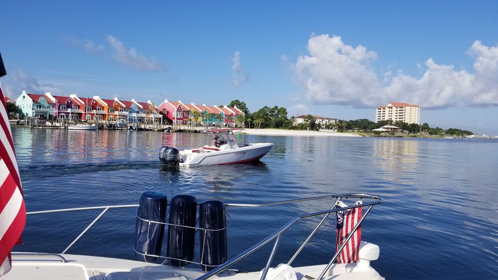 Private dock! Get the Boat and BOOK NOW ! The weather is great! Great location<br><br>