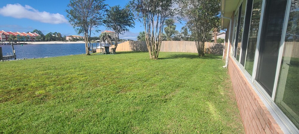 Private dock! Get the Boat and BOOK NOW ! The weather is great! Great location<br><br>