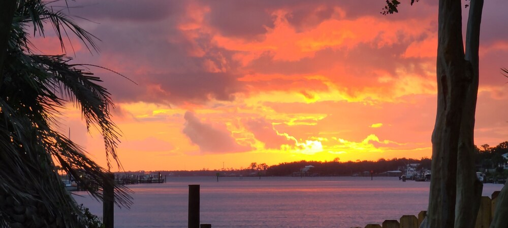 Private dock! Get the Boat and BOOK NOW ! The weather is great! Great location<br><br>