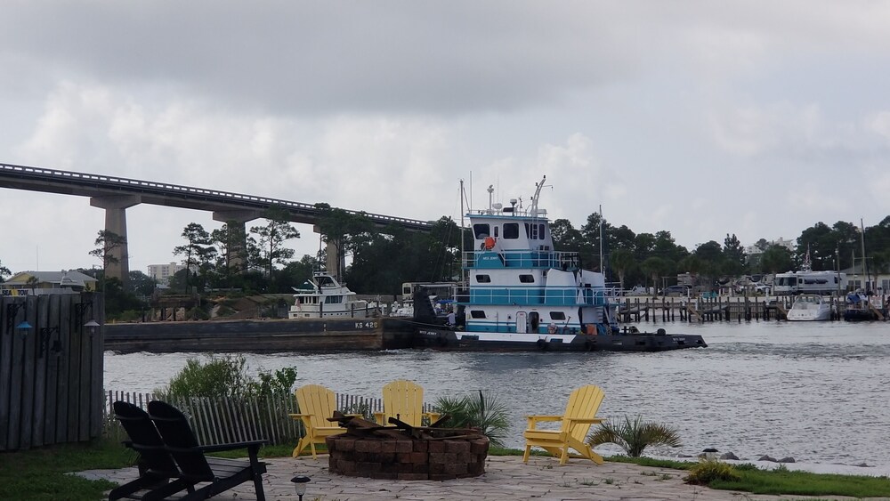 Private dock! Get the Boat and BOOK NOW ! The weather is great! Great location<br><br>