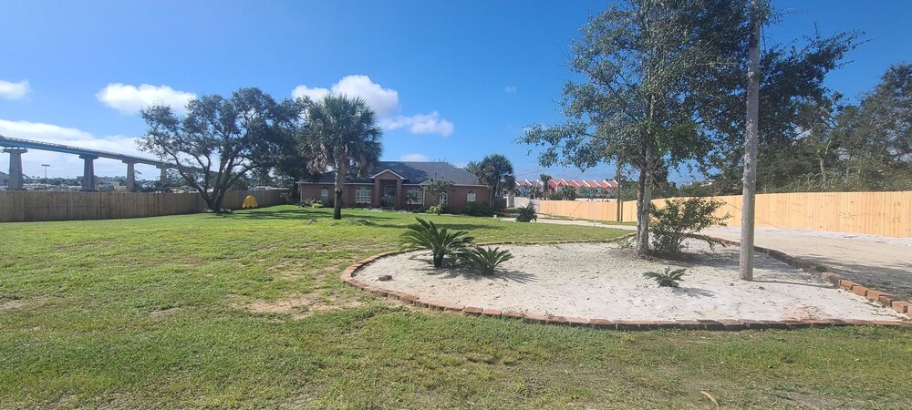 Private dock! Get the Boat and BOOK NOW ! The weather is great! Great location<br><br>