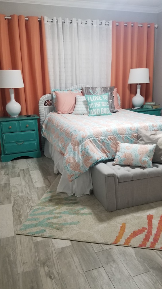 Private dock! Get the Boat and BOOK NOW ! The weather is great! Great location<br><br>