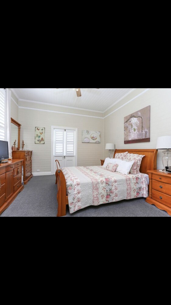Edgeworth Street Manor