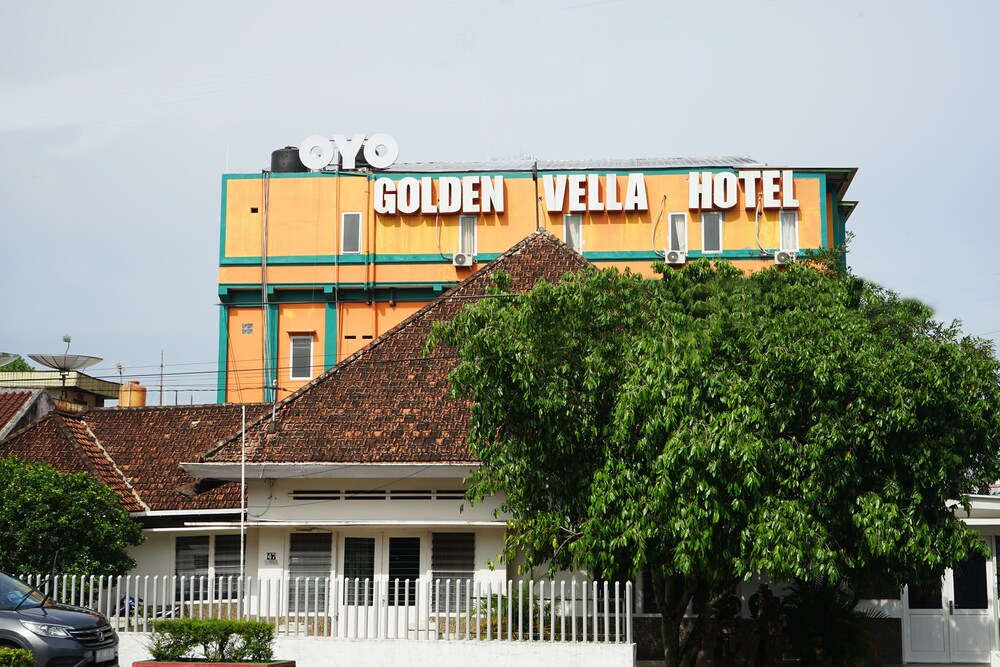 Oyo 624 Hotel Golden Vella OYO 624 Hotel Golden Vella, Pangkalpinang: Room Prices & Reviews