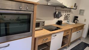 Kühlschrank, Mikrowelle, Ofen, Herd
