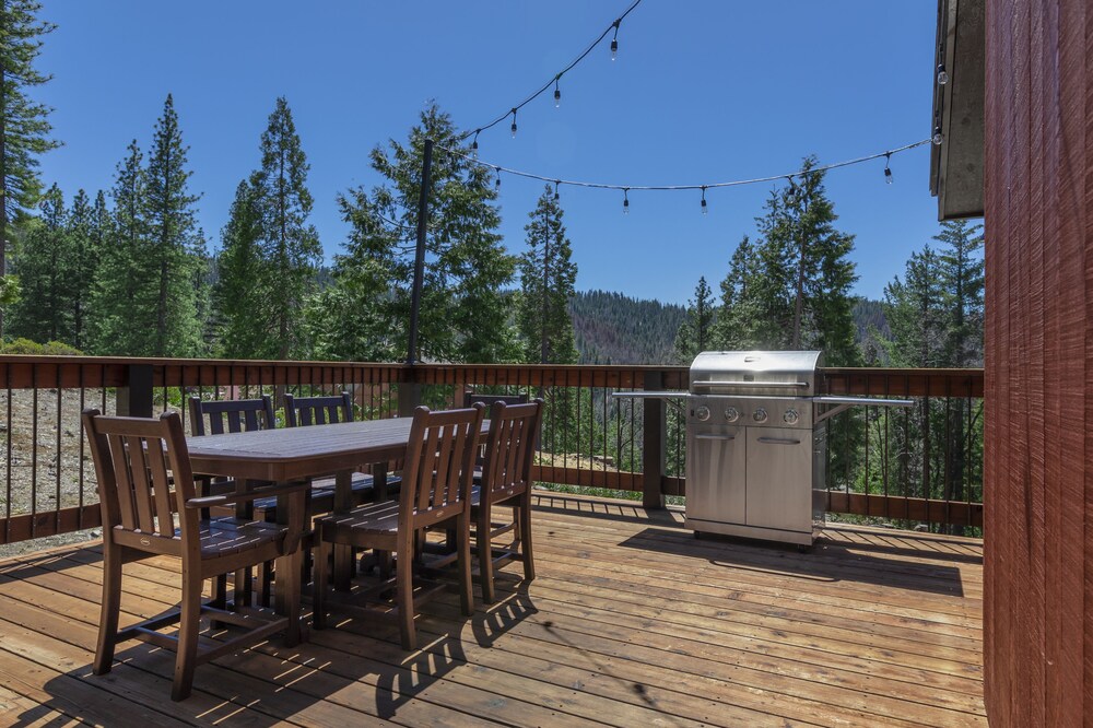 Sweetwater Lodge Modern Home INSIDE the Park, Yosemite National Park