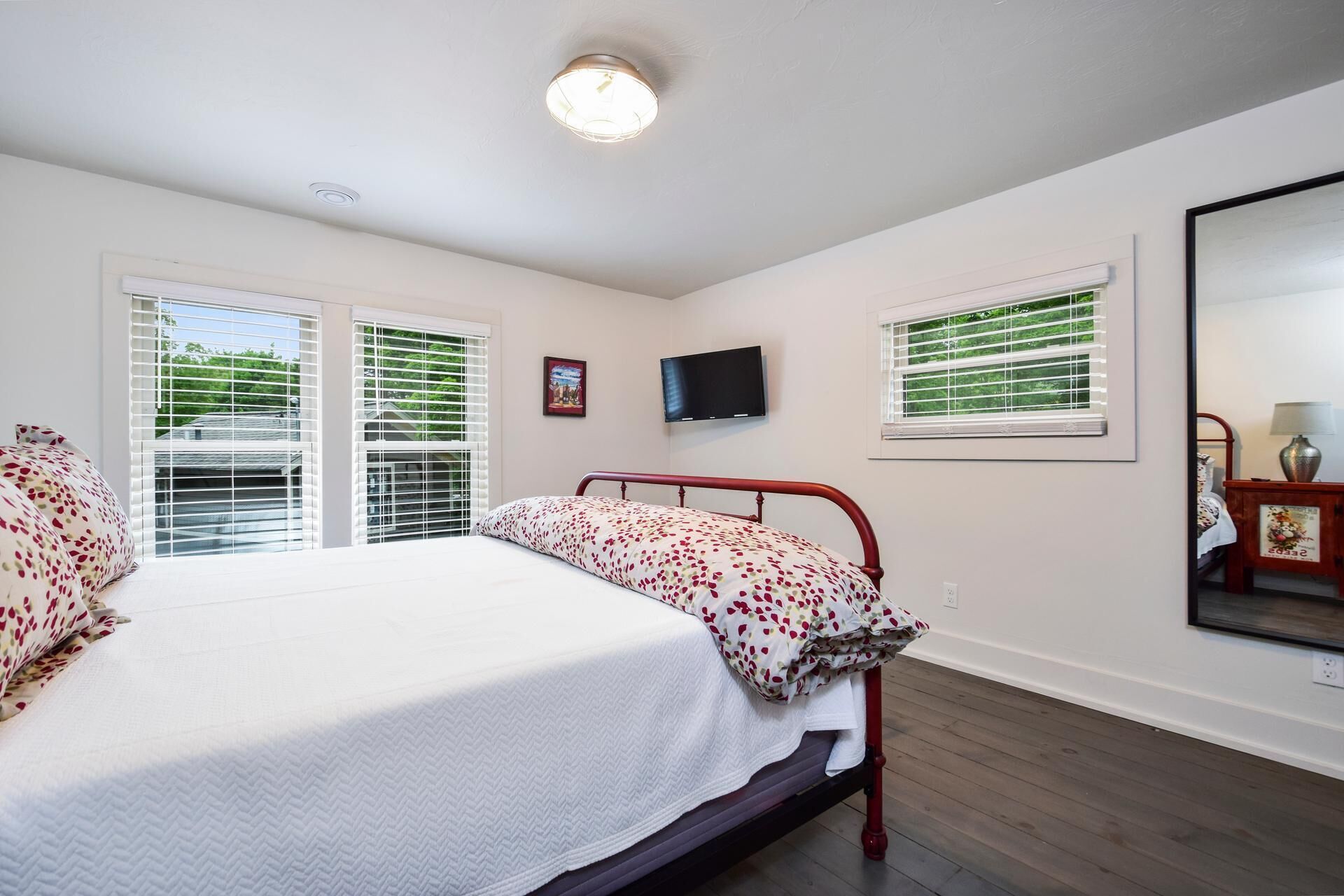 Saugatuck Farmhouse - Five Bedroom Villa, Sleeps 10 in Holland, United States