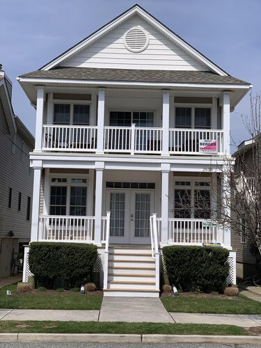 2nd Floor Unit In Ocean City S Gold Coast With Rooftop Deck In