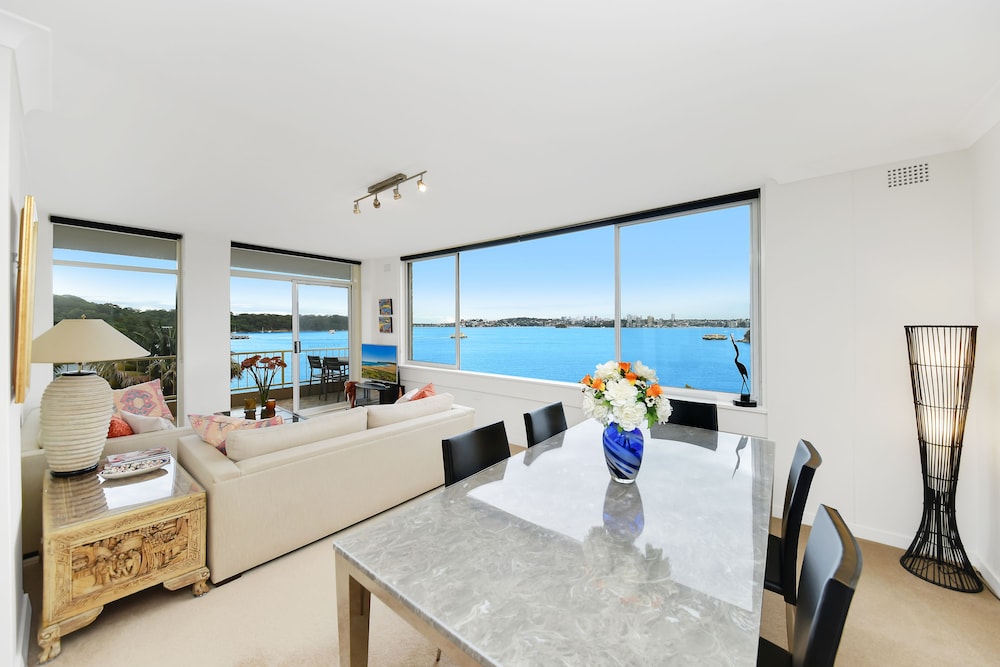 Absolute waterfront luxury apartment on Sydney Harbour