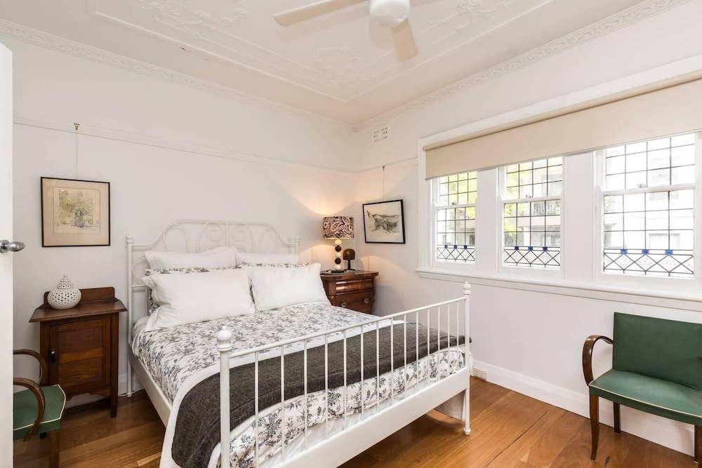 Art Deco 2 Bed Sydney Darlinghurst Gem
