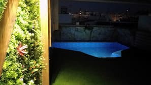 Piscine couverte, piscine extérieure