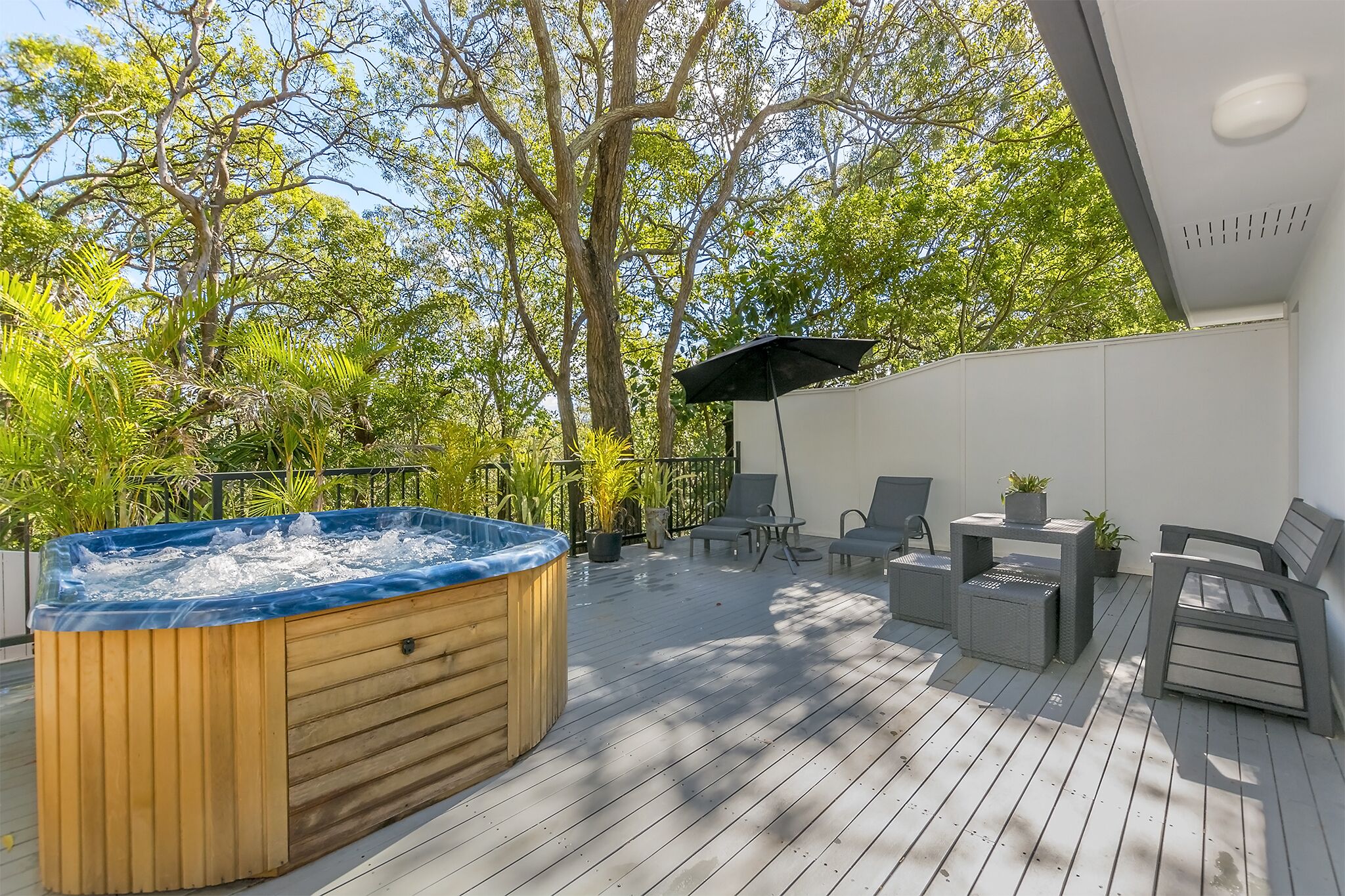 Private Access to the Beach, Ocean Views & Outdoor Spa - Central Location