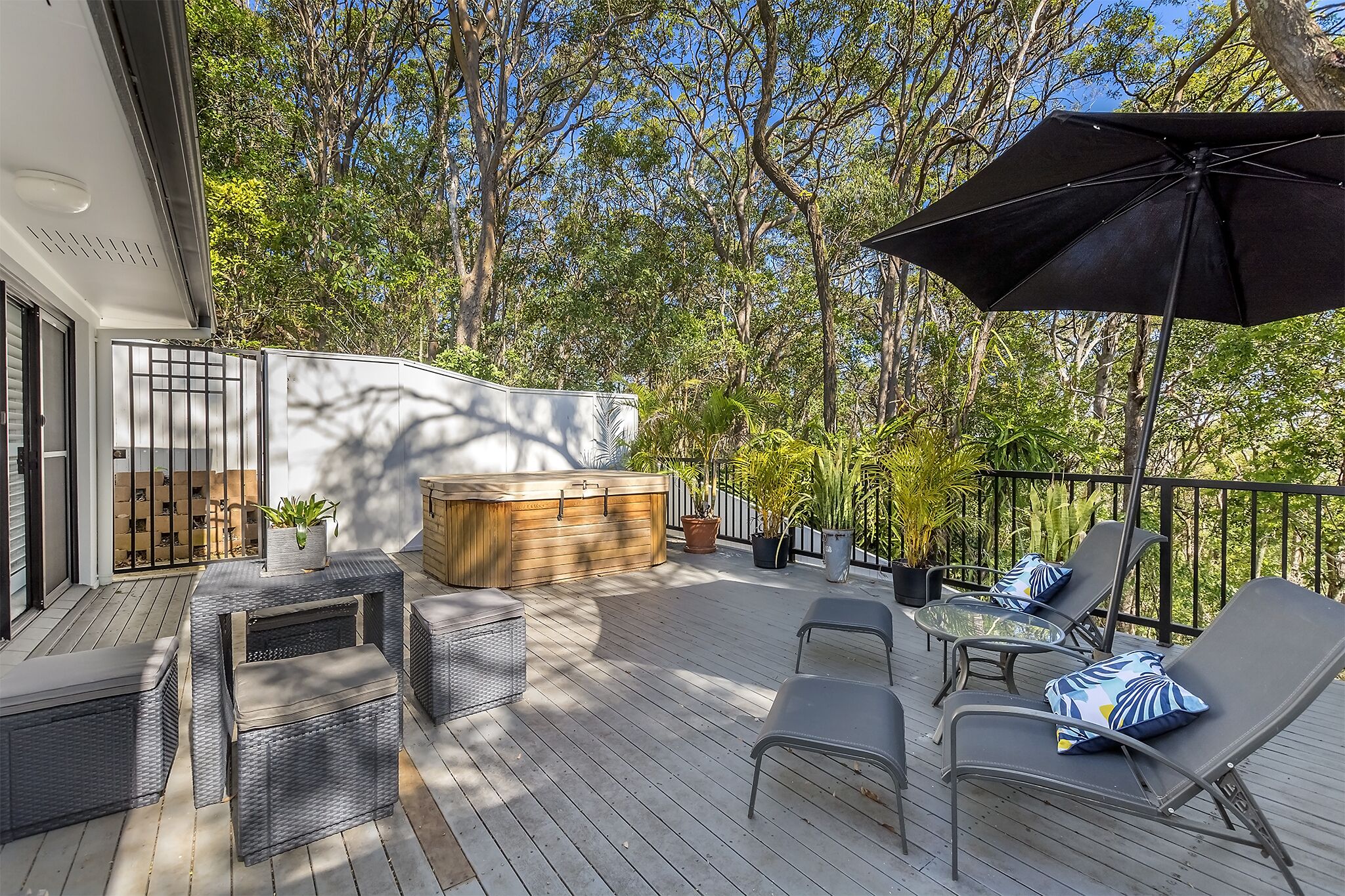 Private Access to the Beach, Ocean Views & Outdoor Spa - Central Location