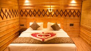 Premium bedding, in-room safe, free WiFi