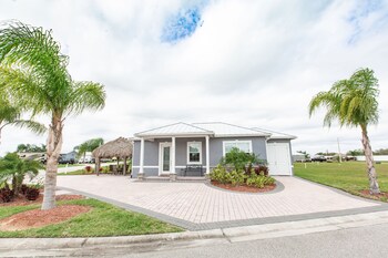 Paradise Cottage Tiki Hut At Bay Lake Resort Reviews Photos