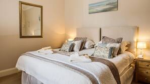 Individually furnished, desk, iron/ironing board, free WiFi