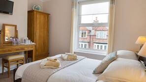 Individually furnished, desk, iron/ironing board, free WiFi
