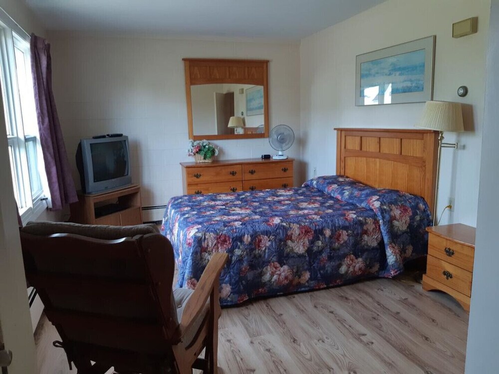 New London Bay Motel Apartments And Rooms In Scenic Location New London Bay Motel Deluxe 1 Queen Beds 4 In New London Hotel Rates Reviews On Orbitz