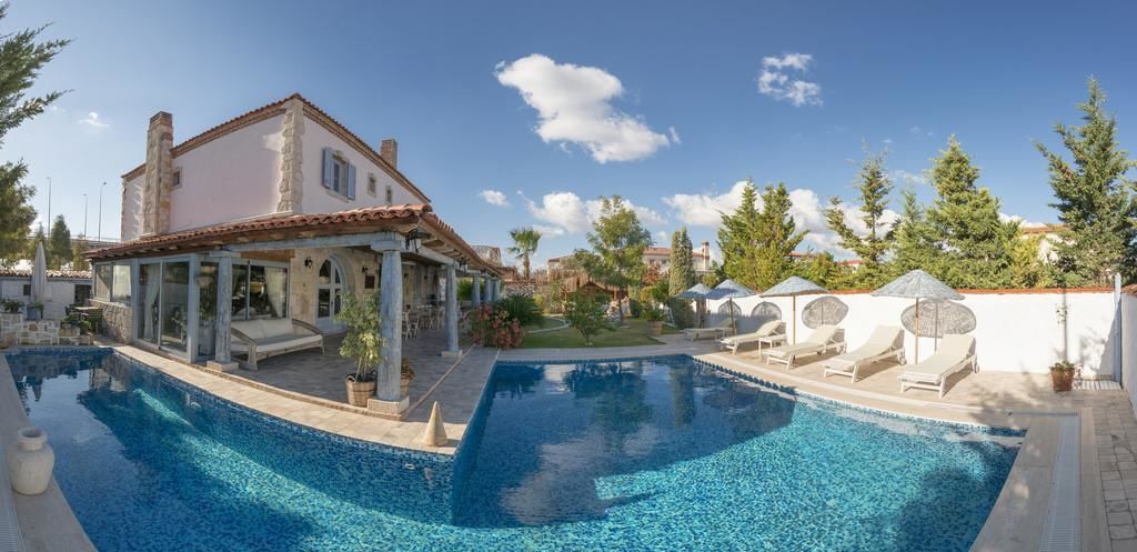 Отель в турции с домиками. Alacati турция отель. Бунгало турция 5 звезд. Вилла хотель отель турция. Отели домиками в турции.