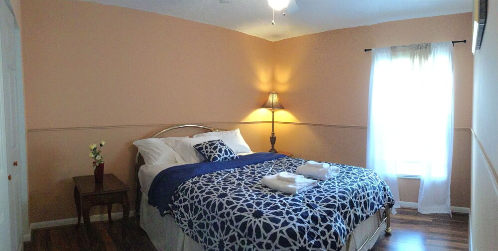 Relaxing vacation home in Logan gate village in Tampa Best Rates