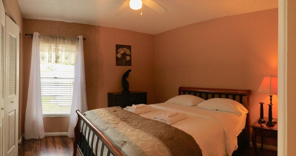 Relaxing vacation home in Logan gate village in Tampa Best Rates