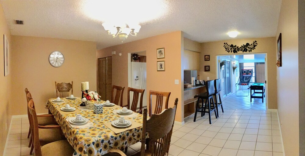 Relaxing vacation home in Logan gate village in Tampa Best Rates