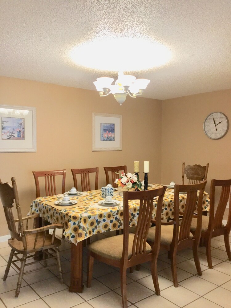 Relaxing Vacation Home in Logan Gate Village in Tampa Best Rates