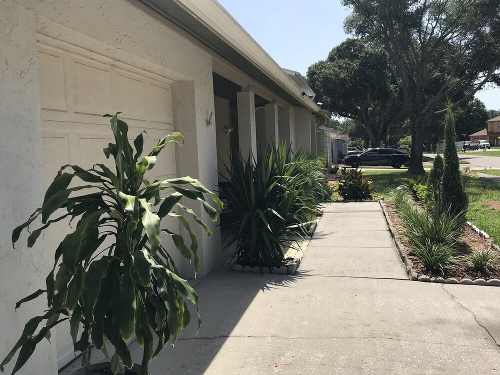 Relaxing vacation home in Logan gate village in Tampa Best Rates