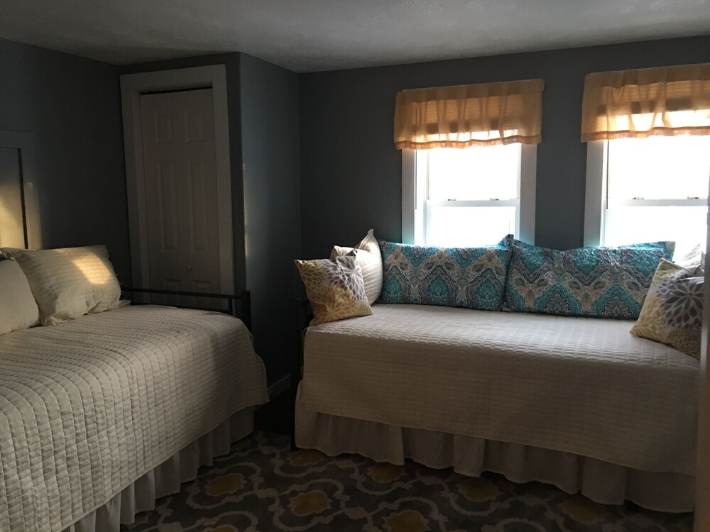 Thousand Islands Vacation Home Parking And Space For Boat Trailer