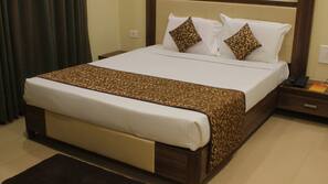 Iron/ironing board, free WiFi, linens