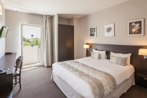 Premium bedding, laptop workspace, blackout drapes, soundproofing