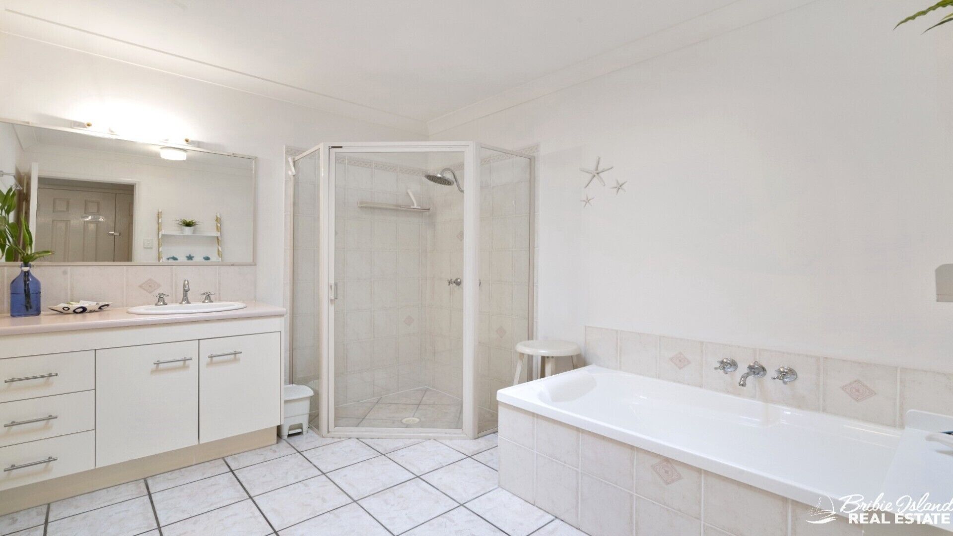 CANAL COVE IN BONGAREE