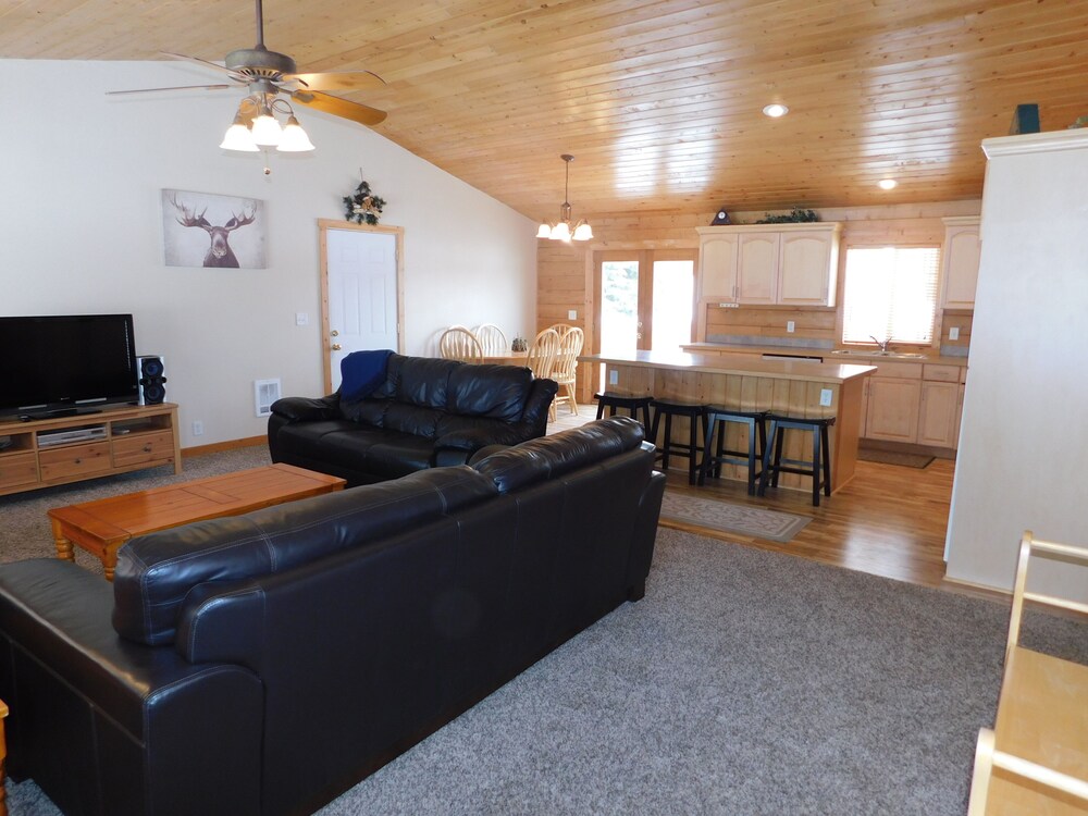 New Listing Lazy Bear Cabin Is A 3 Bedroom 2 Bath Within 25