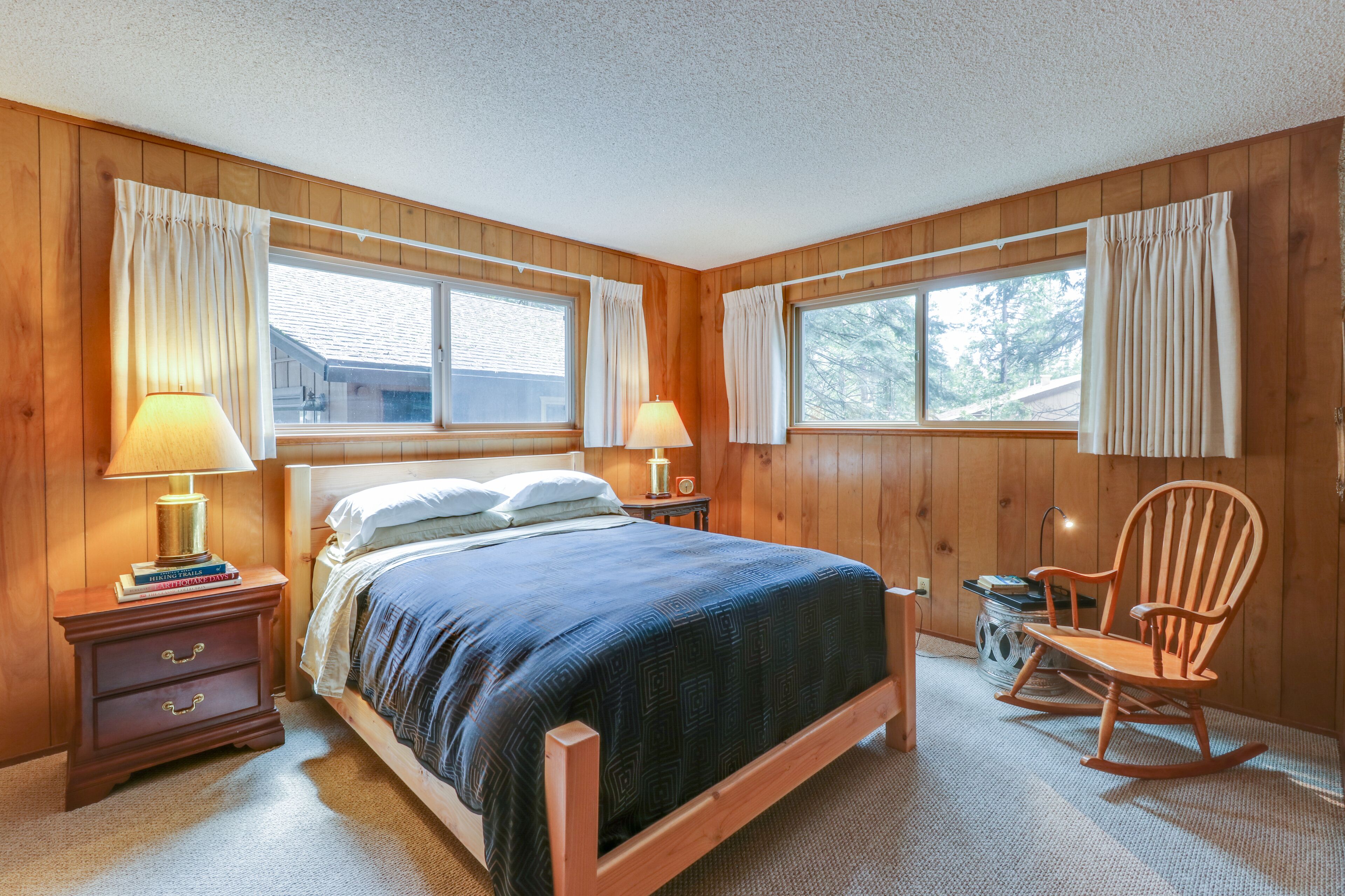 Bright, dog-friendly home nestled in the forest w/ a gas fireplace & great deck in Arnold, United States