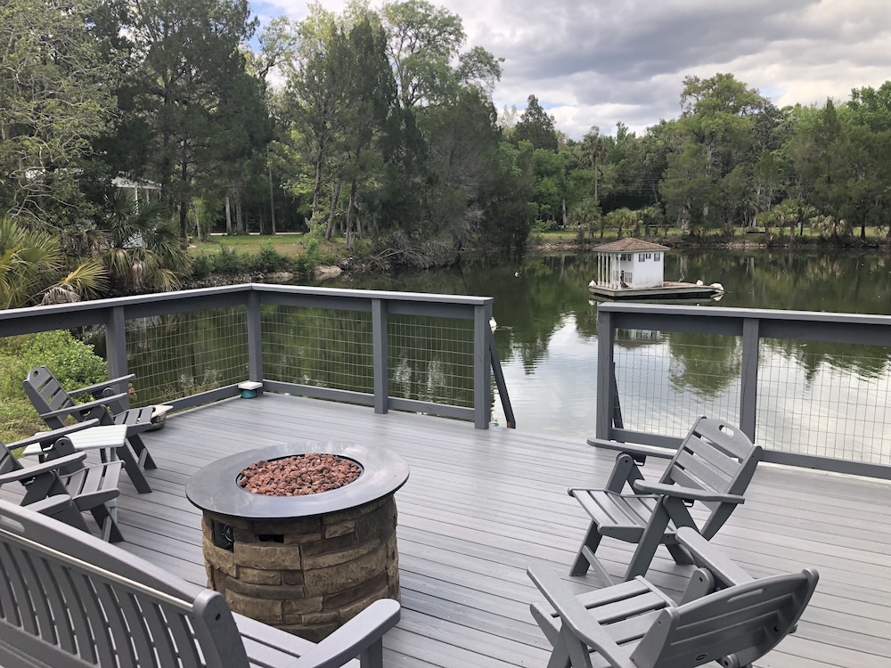 Brand New Spacious Tarpon Nature Home! Must See! in Crystal River, United States