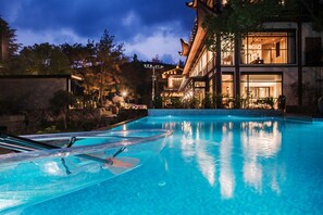 Seasonal outdoor pool