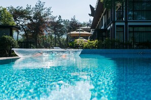 Seasonal outdoor pool