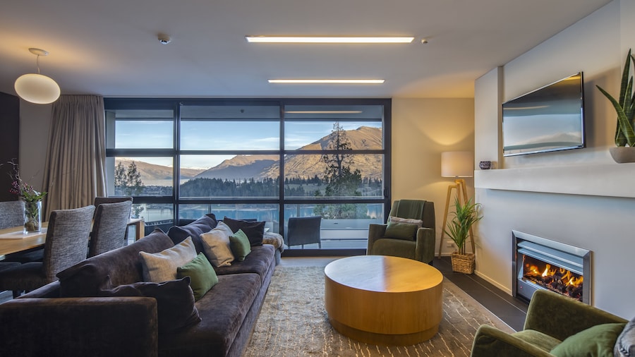 Panorama Terrace Apartments, Element Escapes