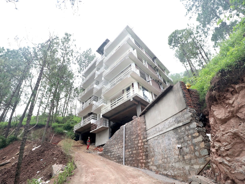OYO Home 16479 Luxurious 2BHK in Kasauli, India