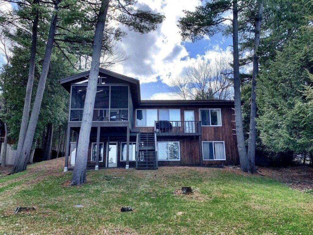 Waterfront House on Lake Champlain Beautiful Views in Plattsburgh